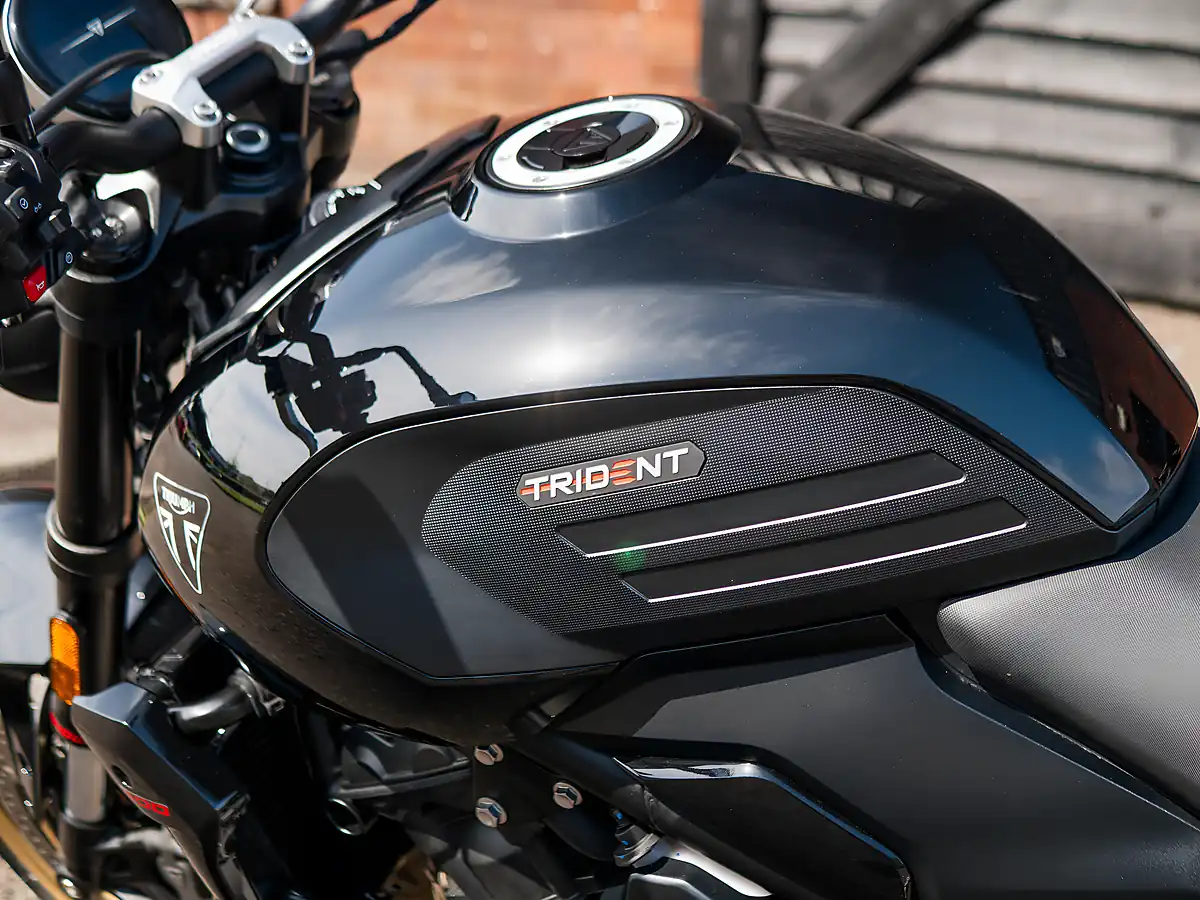 Used 2026 Triumph Trident 800 Jet Black - Interior and Exterior details 17