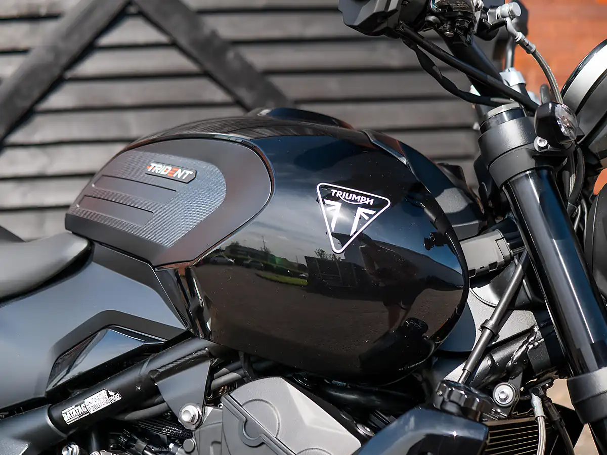 Used 2026 Triumph Trident 800 Jet Black - Interior and Exterior details 7