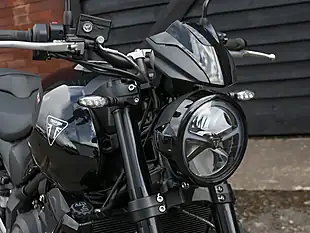Used 2026 Triumph Trident Jet Black - Interior and Exterior details 6
