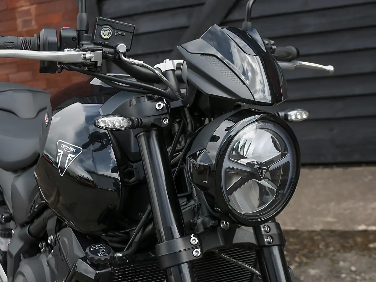 Used 2026 Triumph Trident Jet Black - Interior and Exterior details 6