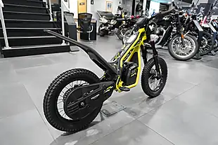 Used 2026 Triumph TXP-16 Racing Yellow - Interior and Exterior details 5