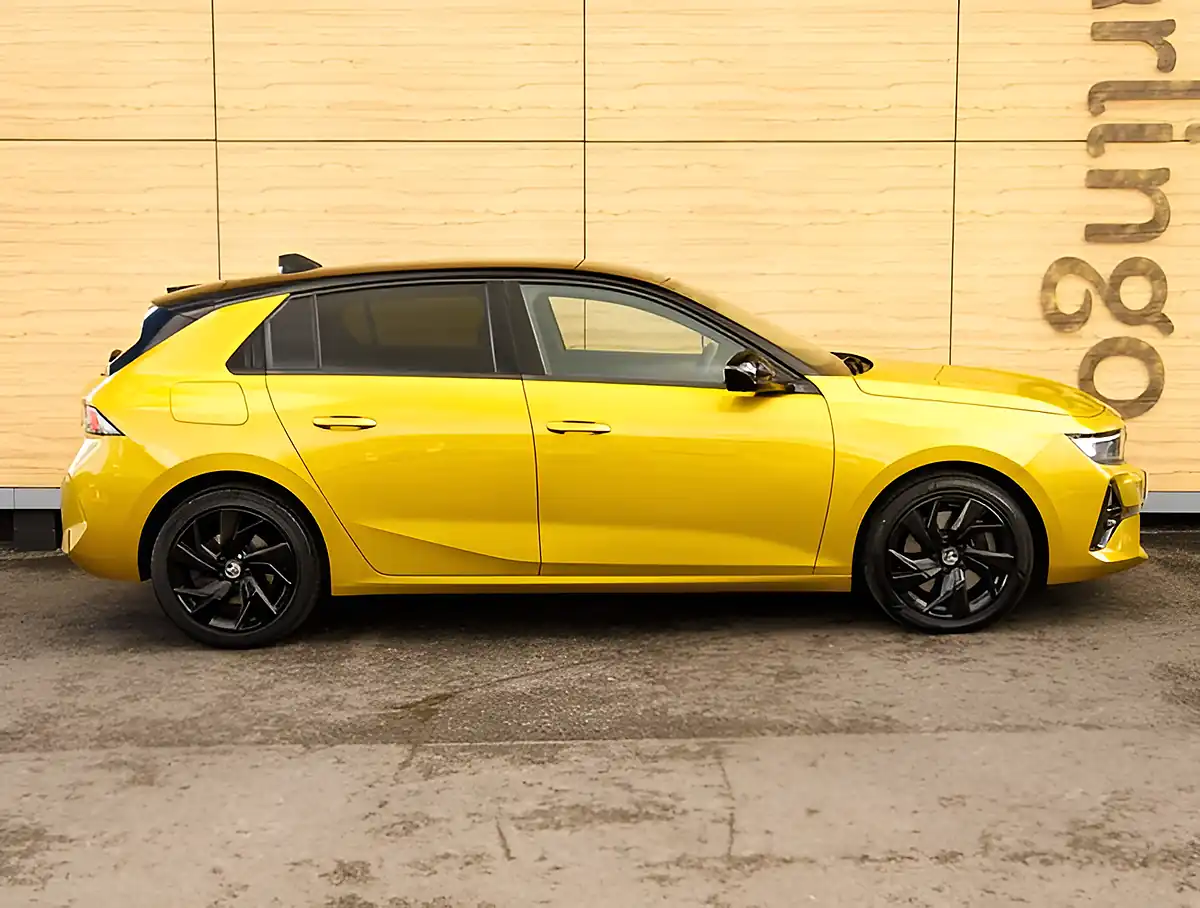 Used 2026 Vauxhall Astra Gs Line Electric Yellow - Interior and Exterior details 8