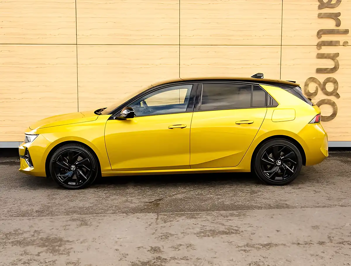 Used 2026 Vauxhall Astra Gs Line Electric Yellow - Interior and Exterior details 9