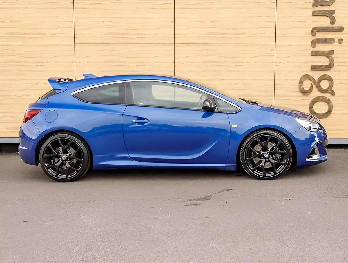 Used 2026 Vauxhall Astra Gtc Vxr Blue - Interior and Exterior details 9