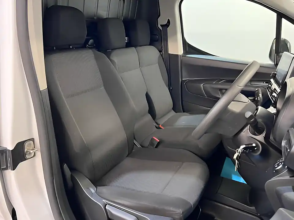 Used 2026 Vauxhall Combo 2300 Professional Lwb Kaolin White - Interior and Exterior details 10