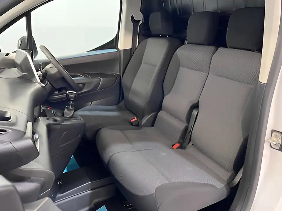 Used 2026 Vauxhall Combo 2300 Professional Lwb Kaolin White - Interior and Exterior details 11