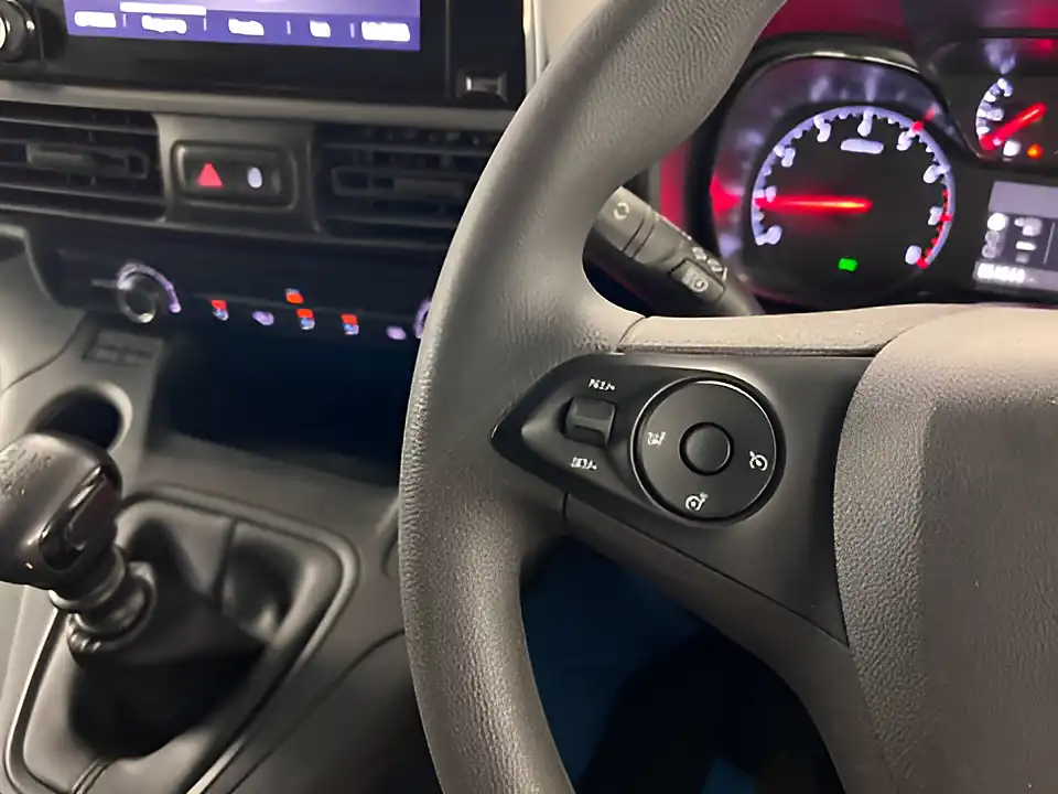 Used 2026 Vauxhall Combo 2300 Professional Lwb Kaolin White - Interior and Exterior details 12