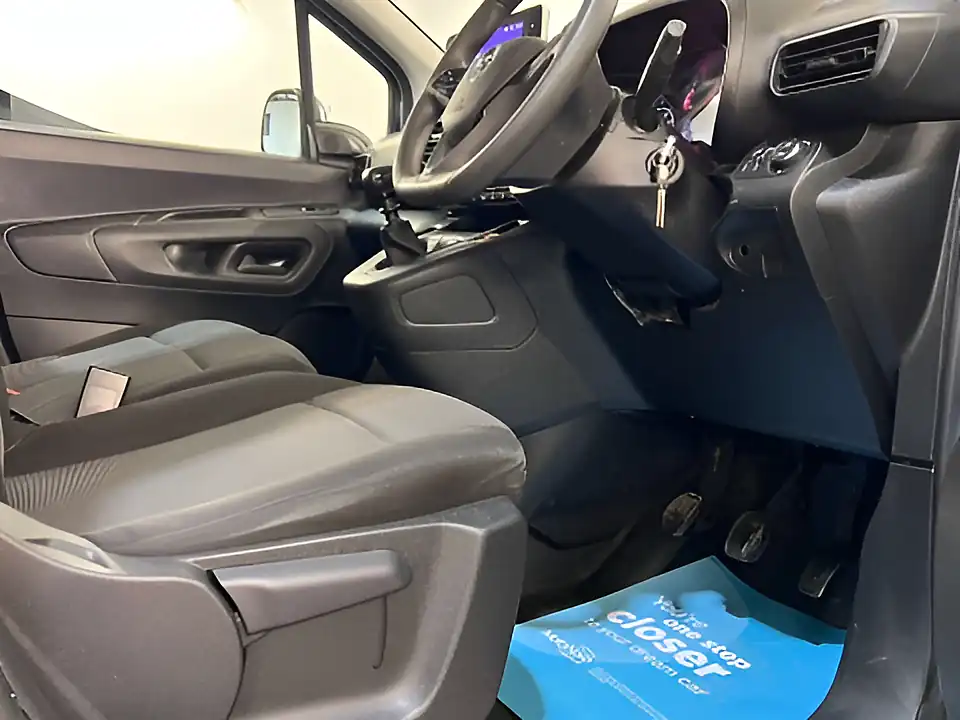 Used 2026 Vauxhall Combo 2300 Professional Lwb Kaolin White - Interior and Exterior details 13