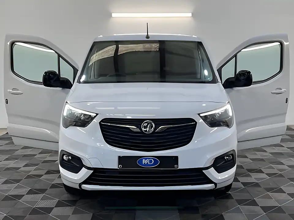 Used 2026 Vauxhall Combo 2300 Professional Lwb Kaolin White - Interior and Exterior details 15