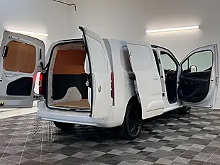 Used 2026 Vauxhall Combo 2300 Professional Lwb Kaolin White - Interior and Exterior details 16