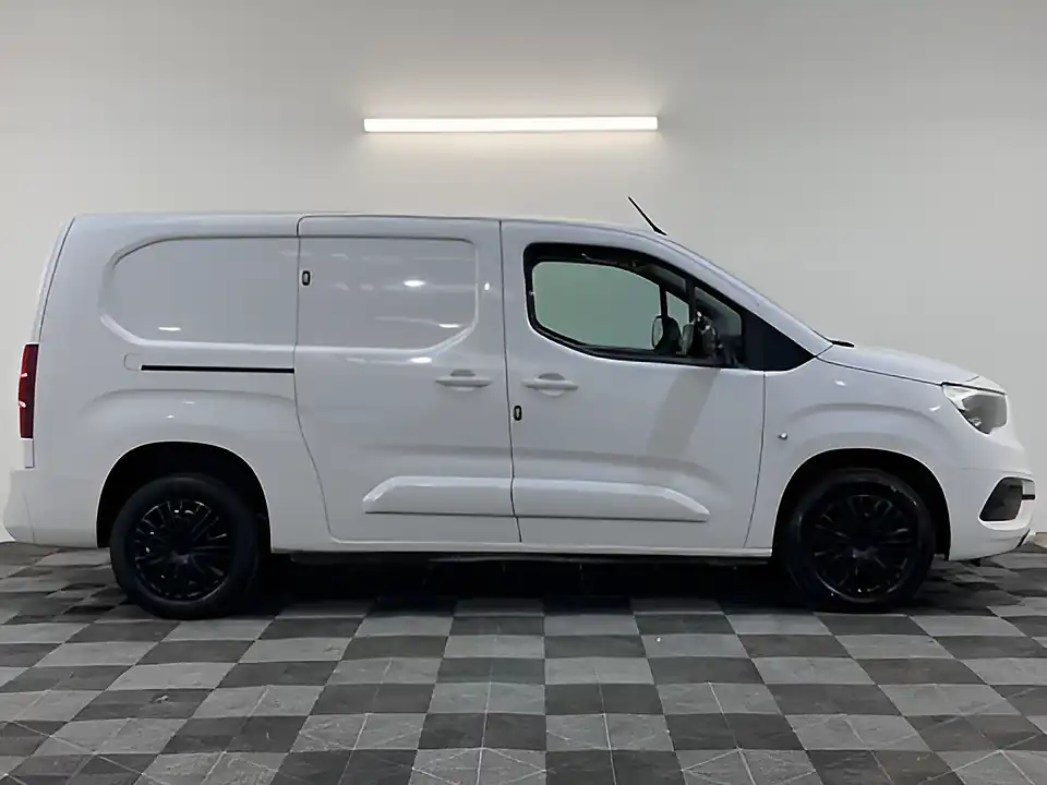 Used 2026 Vauxhall Combo 2300 Professional Lwb Kaolin White - Interior and Exterior details 2