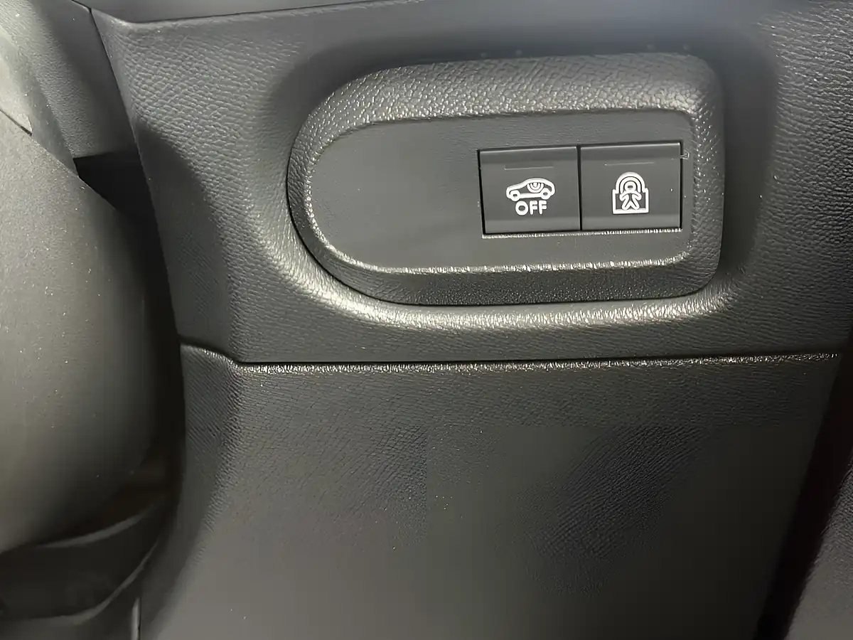 Used 2026 Vauxhall Mokka Ultimate Blue - Interior and Exterior details 16