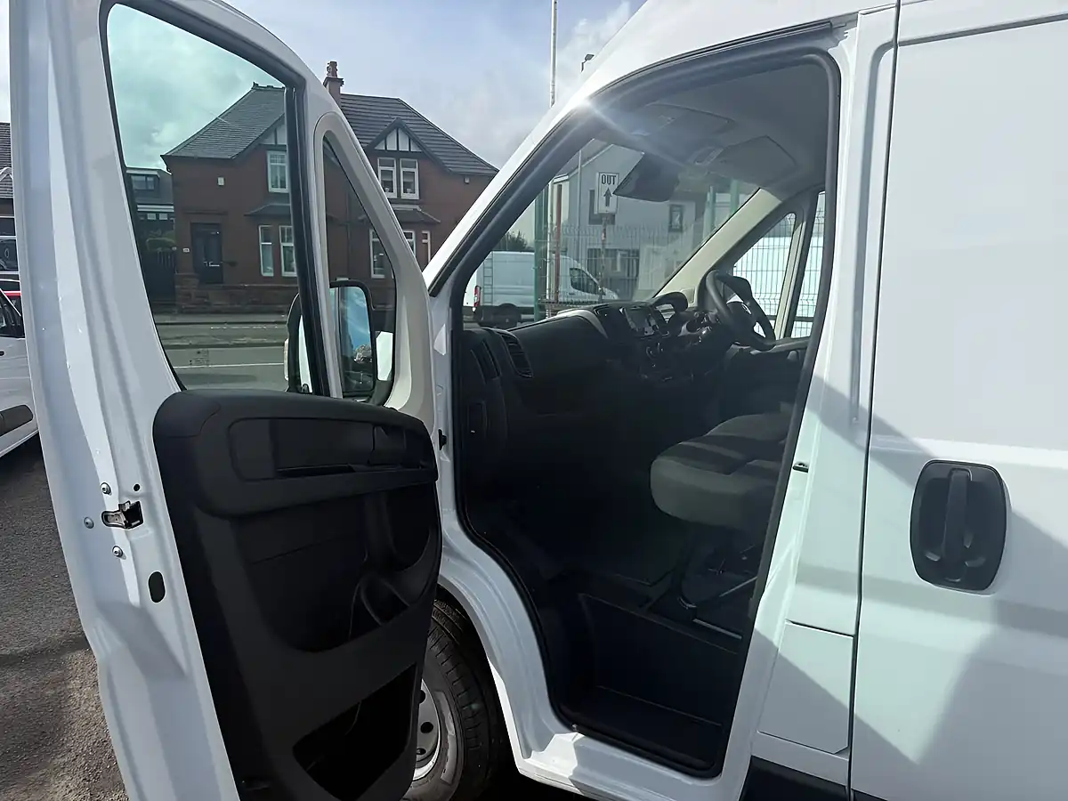 Used 2026 Vauxhall Movano Prime Kaolin White (solid Colour) - Interior and Exterior details 10