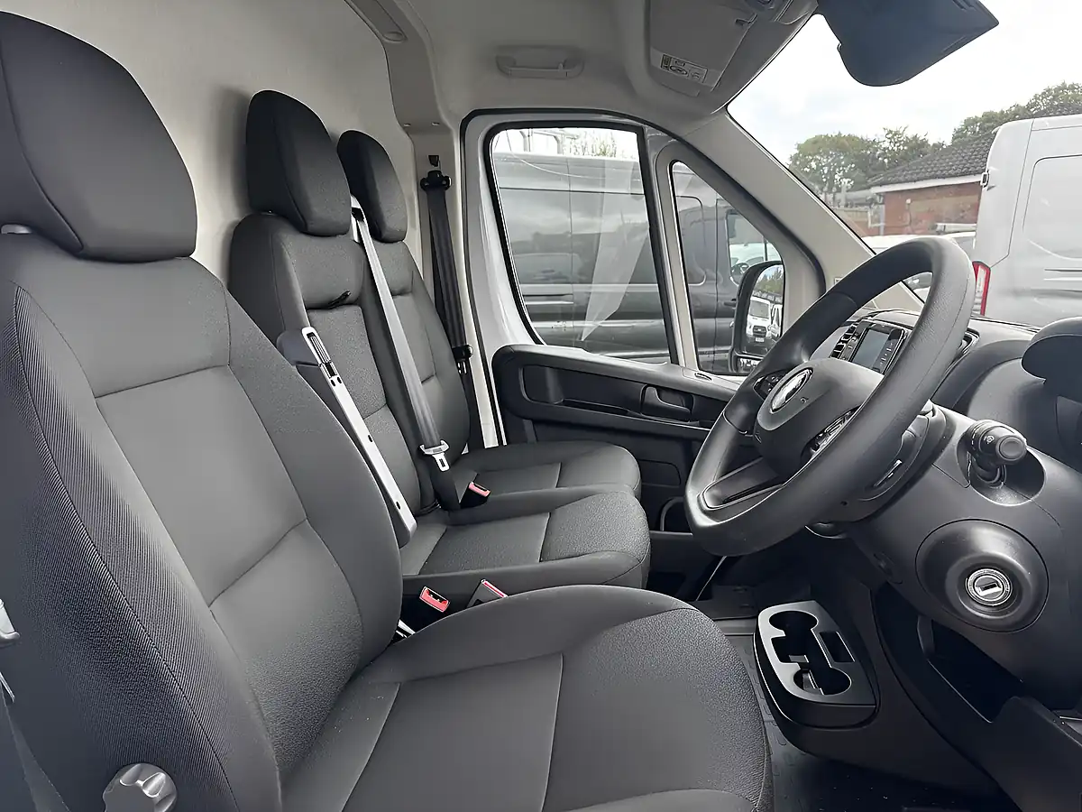 Used 2026 Vauxhall Movano Prime Kaolin White (solid Colour) - Interior and Exterior details 5