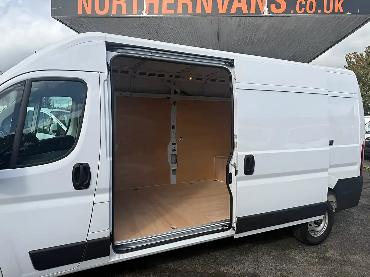 Used 2026 Vauxhall Movano Prime Kaolin White (solid Colour) - Interior and Exterior details 9