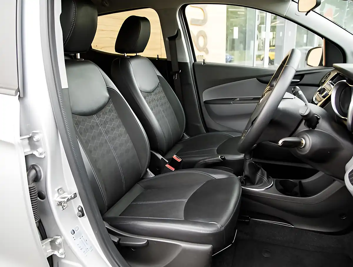 Used 2026 Vauxhall Viva Sl Silver - Interior and Exterior details 16