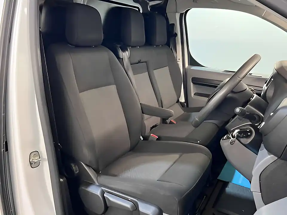 Used 2026 Vauxhall Vivaro Dynamic Kaolin White - Interior and Exterior details 10