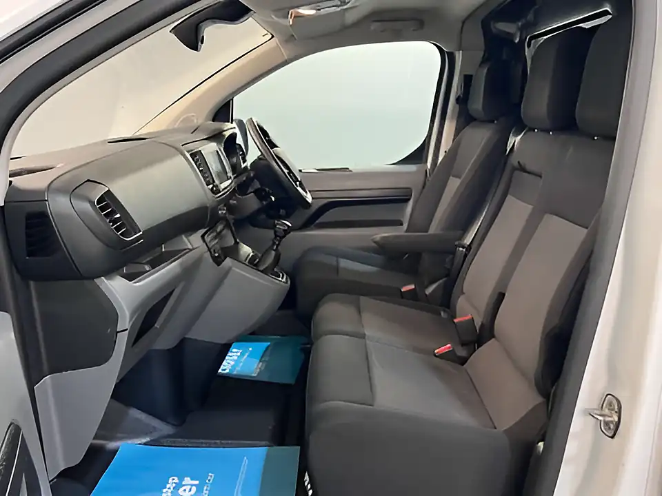 Used 2026 Vauxhall Vivaro Dynamic Kaolin White - Interior and Exterior details 11
