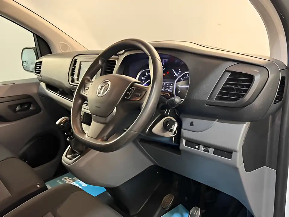 Used 2026 Vauxhall Vivaro Dynamic Kaolin White - Interior and Exterior details 13
