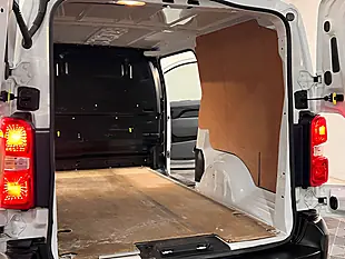 Used 2026 Vauxhall Vivaro Dynamic Kaolin White - Interior and Exterior details 14