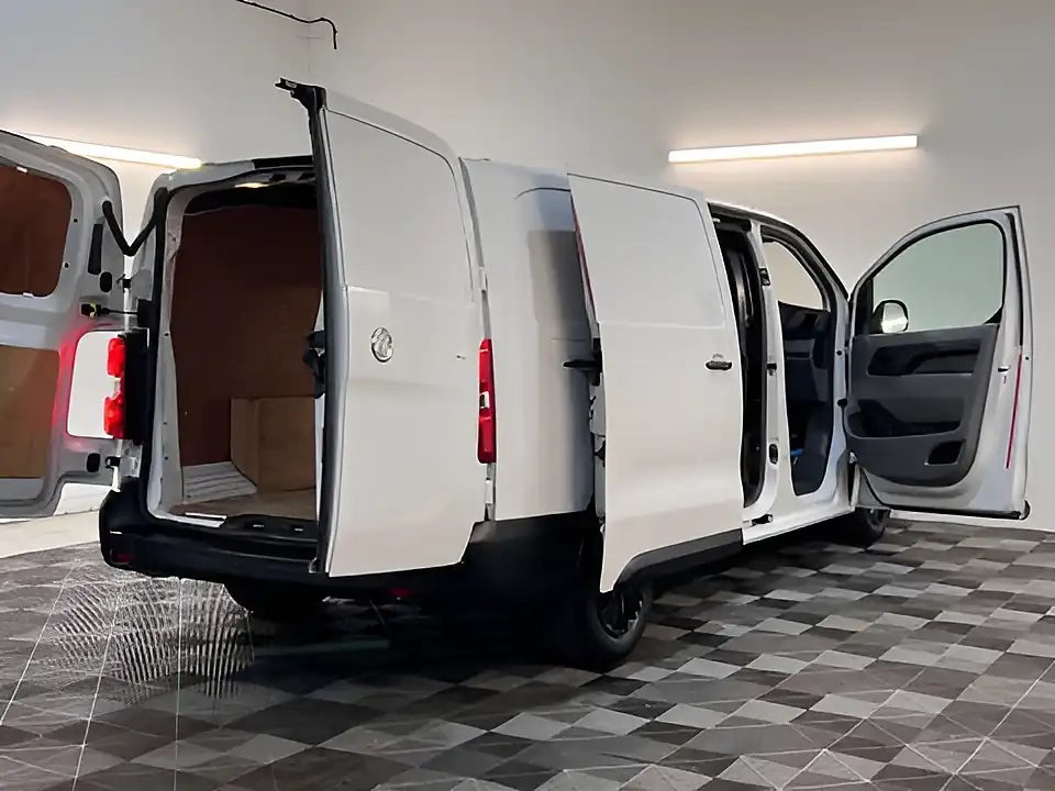 Used 2026 Vauxhall Vivaro Dynamic Kaolin White - Interior and Exterior details 16