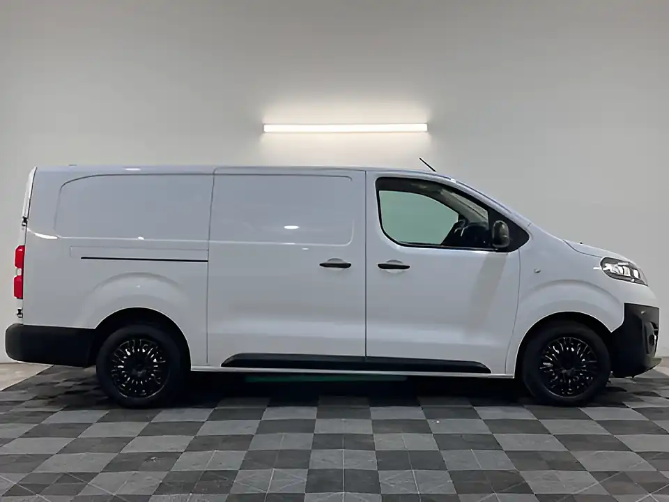 Used 2026 Vauxhall Vivaro Dynamic Kaolin White - Interior and Exterior details 2