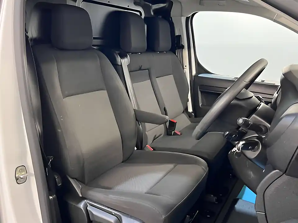 Used 2026 Vauxhall Vivaro F2900 Professional S/S Kaolin White - Interior and Exterior details 10