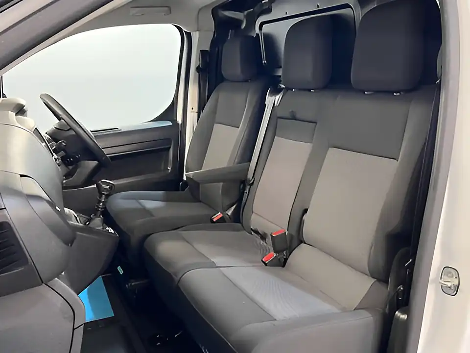 Used 2026 Vauxhall Vivaro F2900 Professional S/S Kaolin White - Interior and Exterior details 11