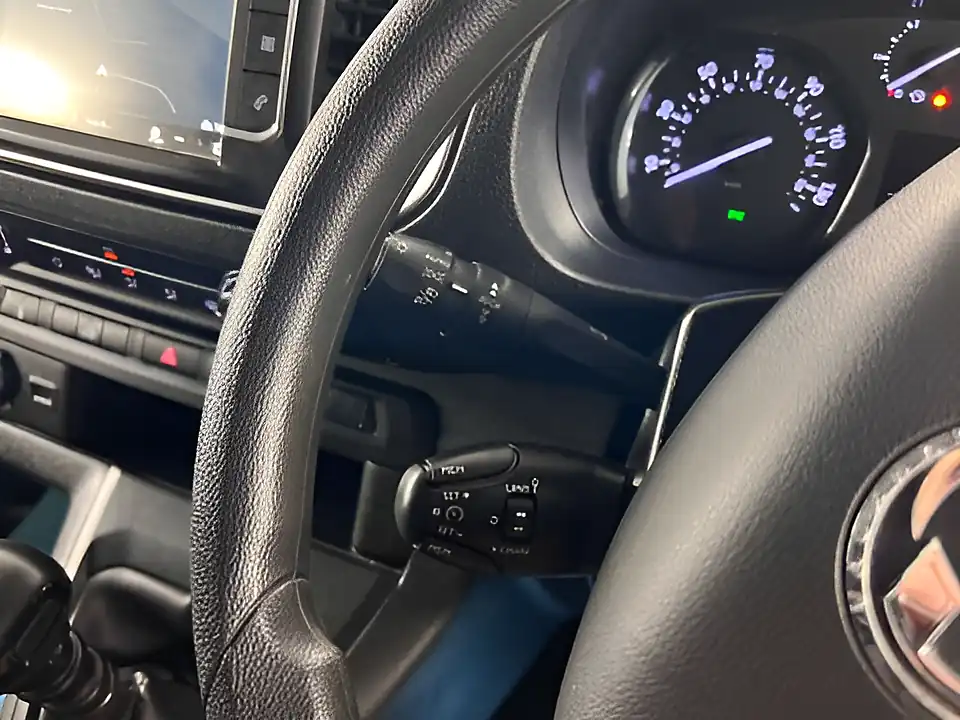 Used 2026 Vauxhall Vivaro F2900 Professional S/S Kaolin White - Interior and Exterior details 12