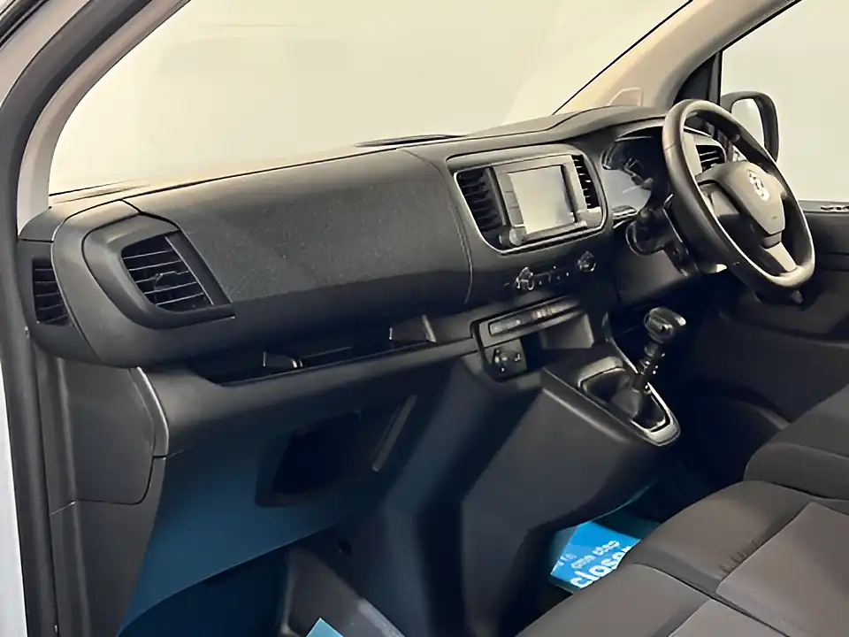 Used 2026 Vauxhall Vivaro F2900 Professional S/S Kaolin White - Interior and Exterior details 13