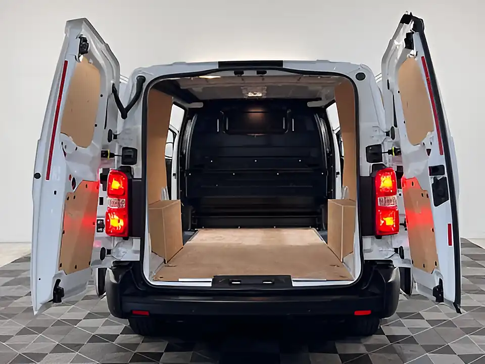 Used 2026 Vauxhall Vivaro Prime Kaolin White - Interior and Exterior details 16