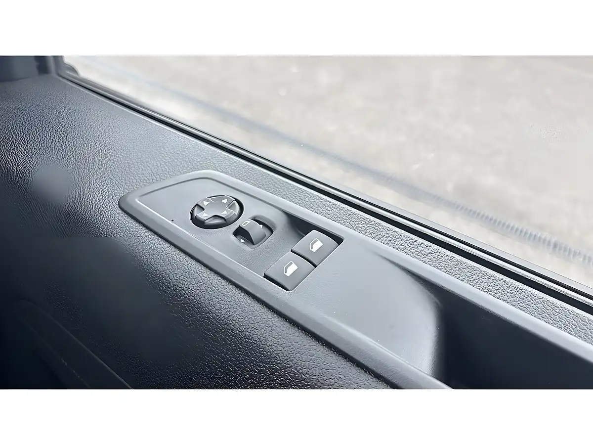 Used 2026 Vauxhall Vivaro Prime Xl Crew White - Interior and Exterior details 13
