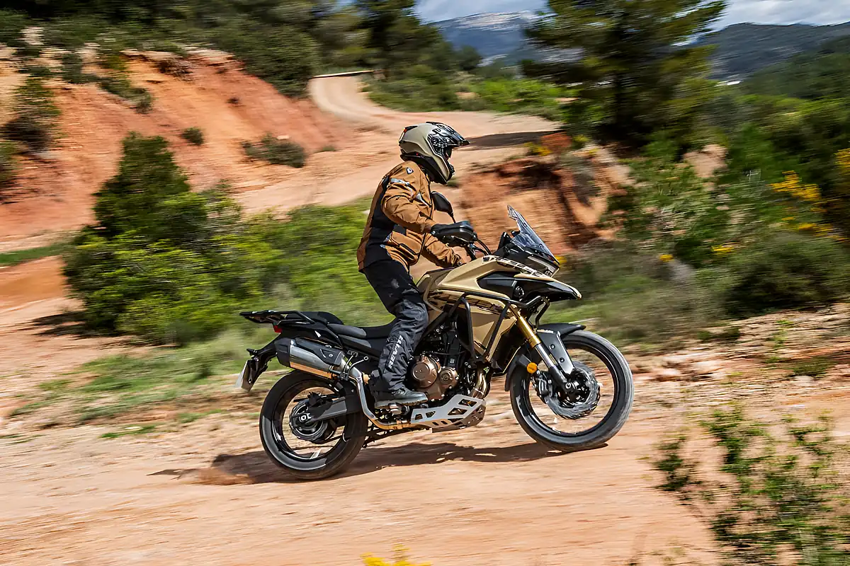 Used 2026 Voge DS625X Adventure Desert Yellow - Interior and Exterior details 12