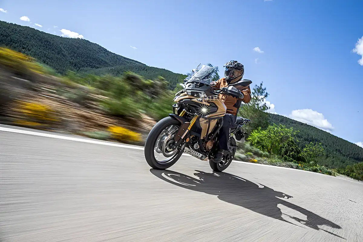 Used 2026 Voge DS625X Adventure Desert Yellow - Interior and Exterior details 11