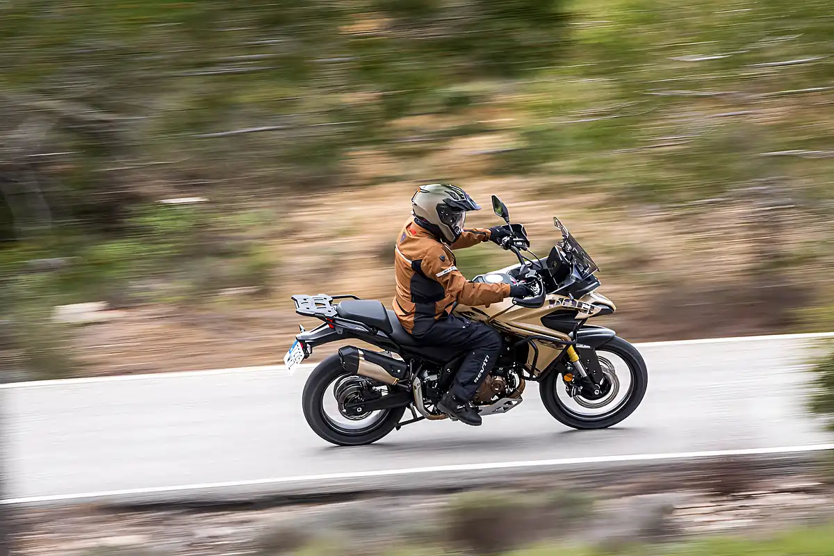 Used 2026 Voge DS625X Adventure Desert Yellow - Interior and Exterior details 5