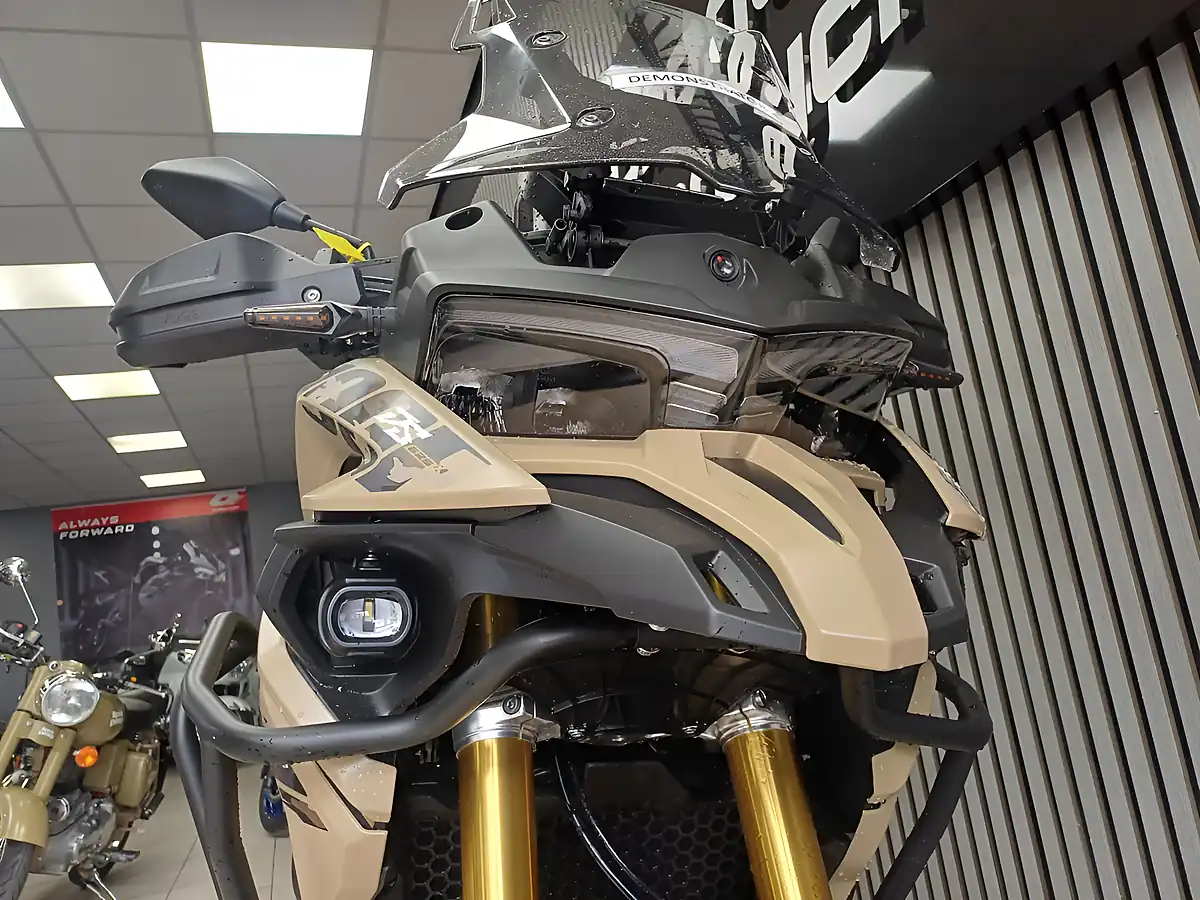 Used 2026 Voge DS625X Adventure Sand Matt - Interior and Exterior details 9