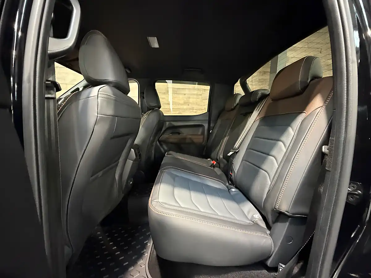 Used 2026 Volkswagen Amarok Panamericana Black - Interior and Exterior details 12