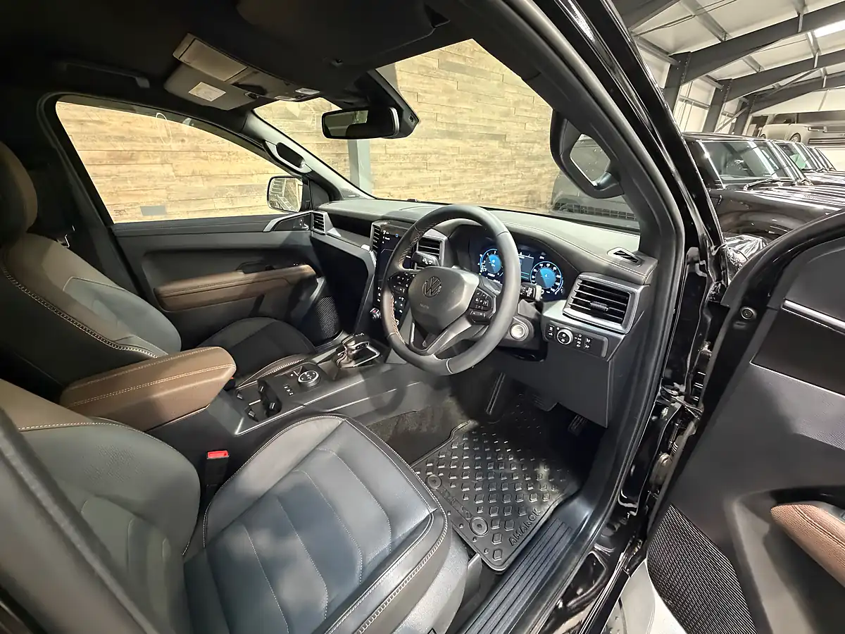 Used 2026 Volkswagen Amarok Panamericana Black - Interior and Exterior details 7