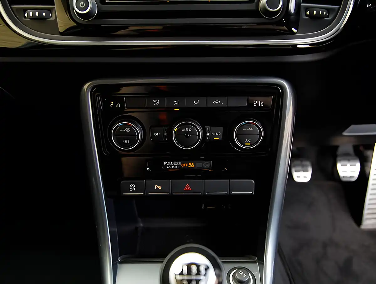 Used 2026 Volkswagen Beetle R Line White - Interior and Exterior details 19