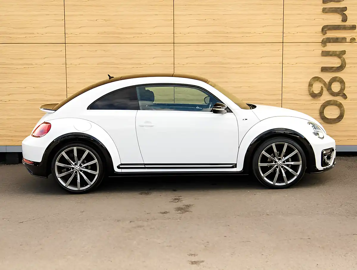Used 2026 Volkswagen Beetle R Line White - Interior and Exterior details 9