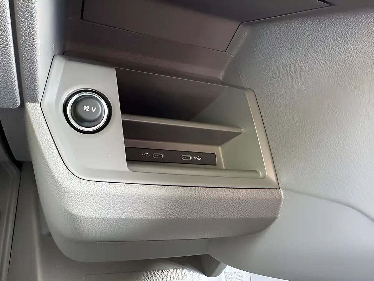 Used 2026 Volkswagen Crafter Commerce Plus Ascot Grey - Interior and Exterior details 15