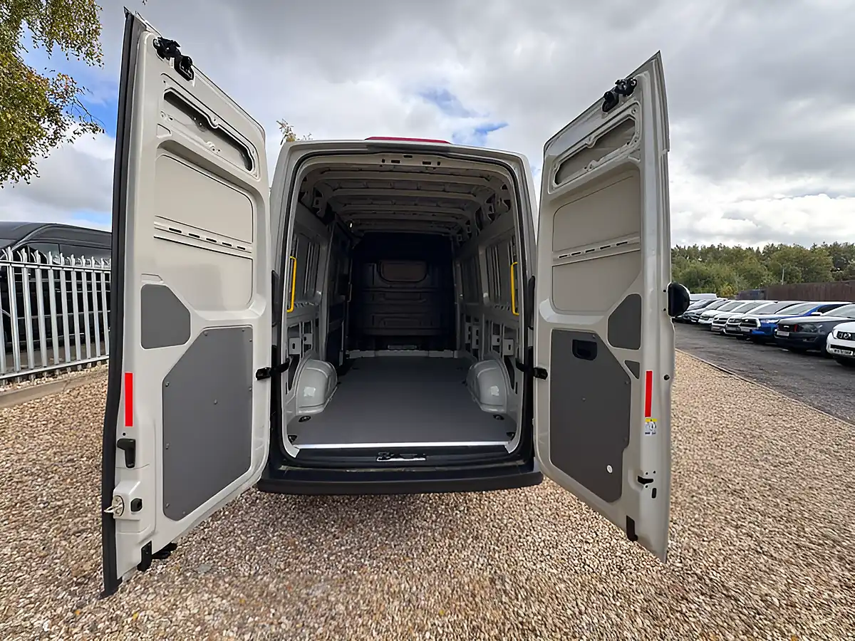 Used 2026 Volkswagen Crafter Commerce Plus Ascot Grey - Interior and Exterior details 5