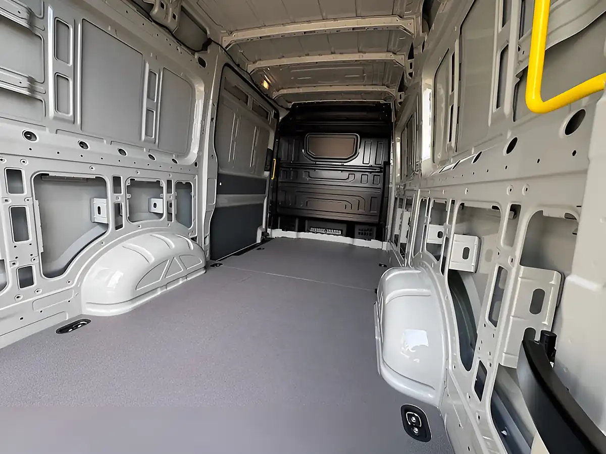 Used 2026 Volkswagen Crafter Commerce Plus Ascot Grey - Interior and Exterior details 6
