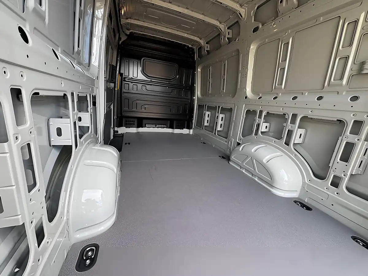 Used 2026 Volkswagen Crafter Commerce Plus Ascot Grey - Interior and Exterior details 7