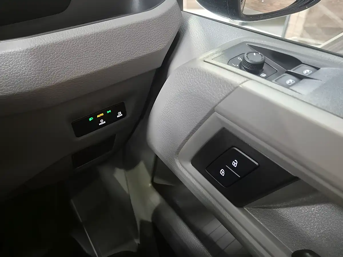 Used 2026 Volkswagen Crafter Commerce Plus Grey - Interior and Exterior details 16