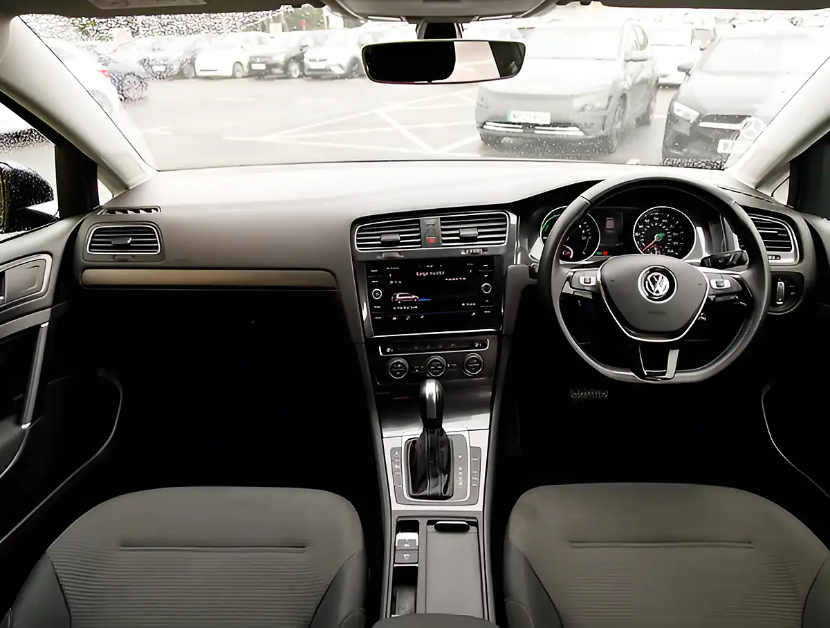 Used 2026 Volkswagen Golf Blue - Interior and Exterior details 3