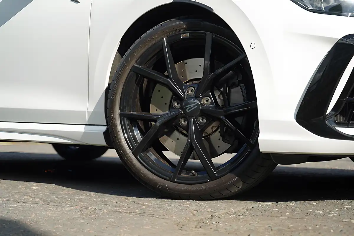 Used 2026 Volkswagen Golf R Black Edition White - Interior and Exterior details 20