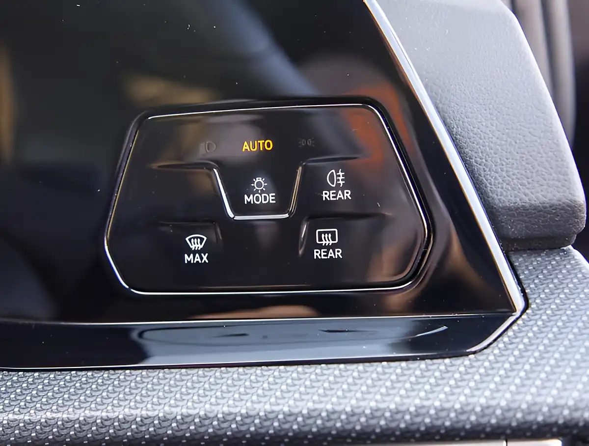Used 2026 Volkswagen Golf R-Line Black - Interior and Exterior details 10