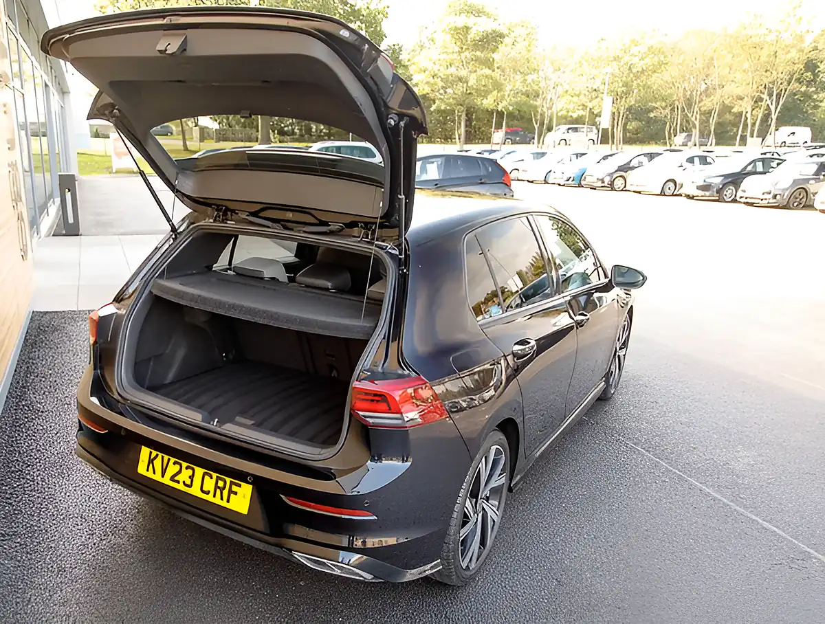 Used 2026 Volkswagen Golf R-Line Black - Interior and Exterior details 20