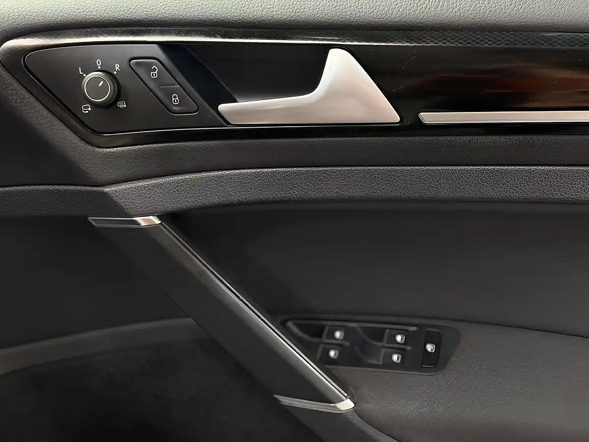 Used 2026 Volkswagen Golf Silver - Interior and Exterior details 11